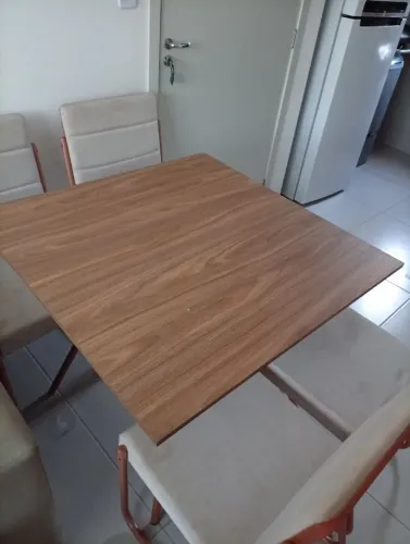Mesa com 4 cadeiras