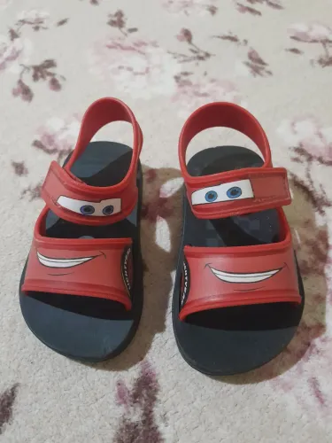 Vendo esta sandália infantil