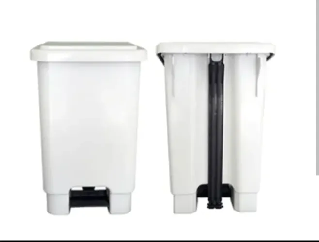 Lixeira plástica com pedal 50 Litros