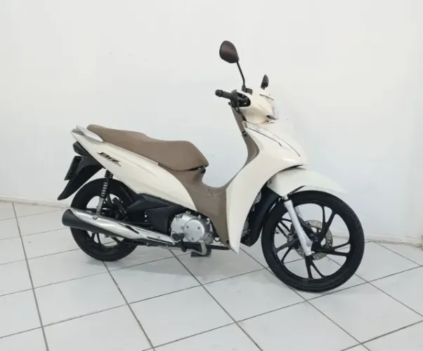 Honda Biz 125! Ano 2022! Apenas 9 mil km! Linda Moto Financiamos e Aceitamos Trocas!