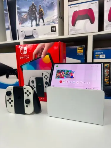 Nintendo Switch OLED desbl** 256gb 2.699 NO PIX OU 2.499,00 no dinheiro (especie) ou 