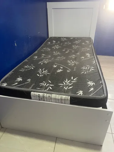 Cama solteiro com auxiliar