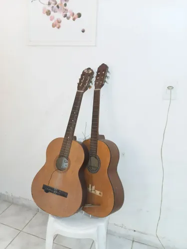 Vende-se 2 violões da Marca Giannini usados, precisando de pequenos consertos,