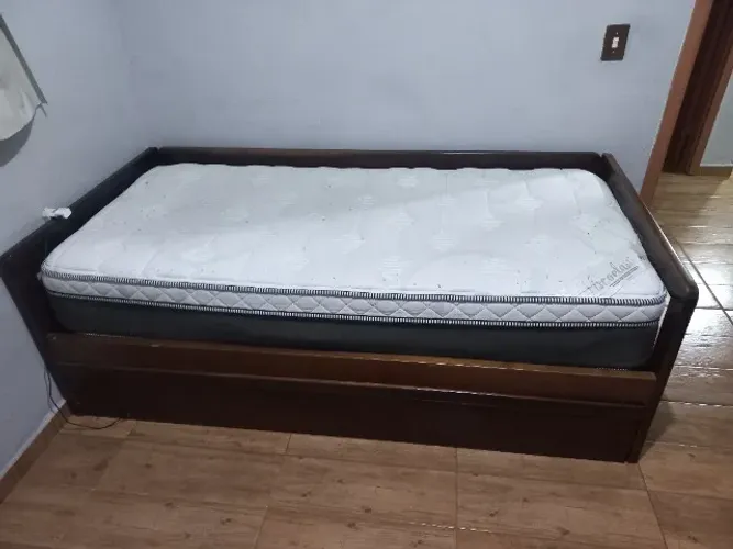 Cama Solteiro (madeira maciça) c/ Colchão