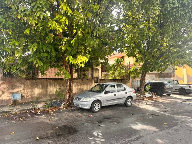 TERRENO NA CIDADE DOS FUNCIONÁRIOS 800 m2 