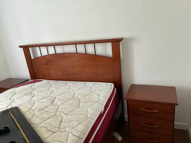 Cama com colchão é criado mudo, preço para desocupar espaço!