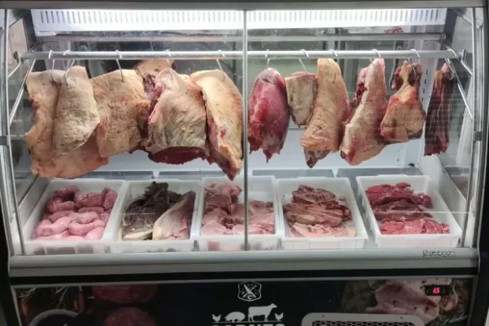 BALCAO RESFRIADOR PARA CARNE DE BOI