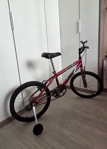 Bicicleta Infantil Aro 20 Vermelha (Tema Spider-Man) - Pouquíssimo Uso!