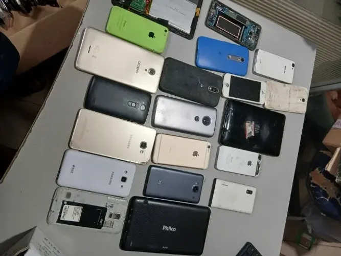 Lote e celulares e tablets no estado