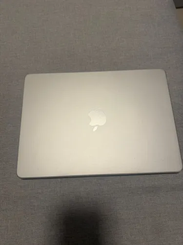 MacBook Air m4 256gb Starlight