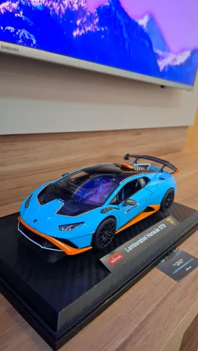 Lamborghini Huracán STO Escala 1/8 - Peça de Luxo para Colecionadores
