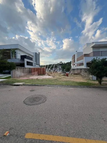 Lote à Venda no Condomínio Bosque dos Jatobás 360 m² - Jundiaí, SP