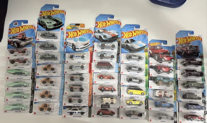 Hot Wheels - lote com 44 miniaturas