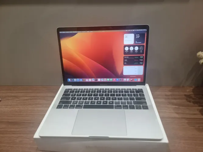 MACBOOK PRO 2017 CORE I5