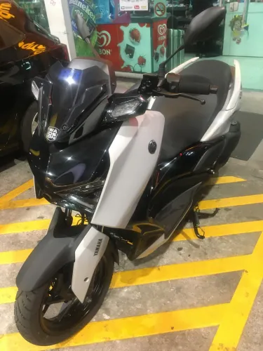 X Max baixo km