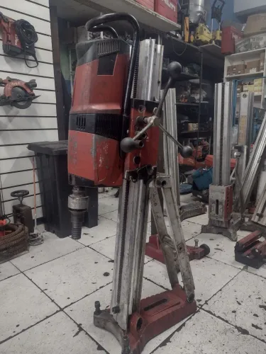 PERFURATRIZ DD-200 HILTI