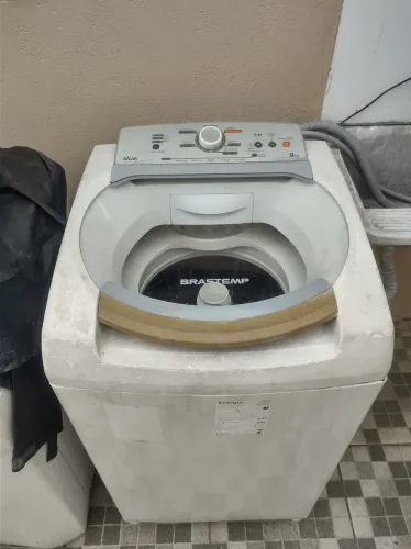 Máquina de lavar roupas Brastemp.