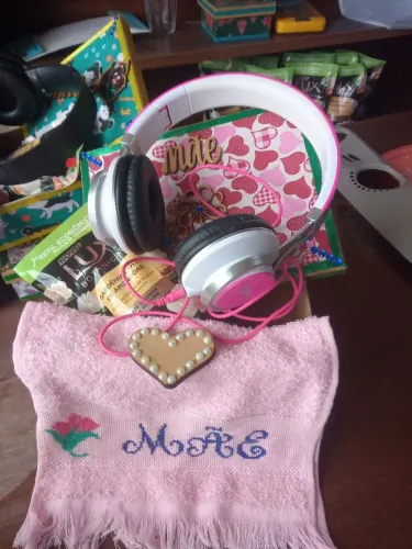 Vendo linda caixinha decorada belo presente para presentear a sua mãe