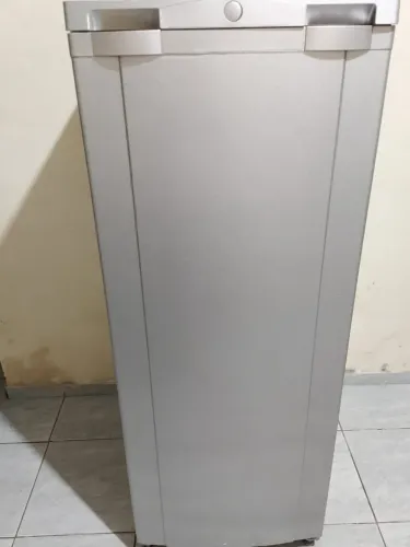 Vende-se geladeira cônsul funciona perfeitamente gela muito