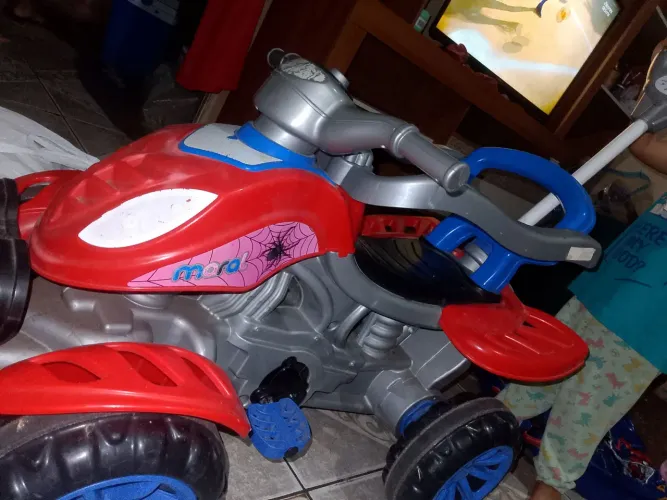 Carrinho vida triciclo semi novo. Venha conferir.