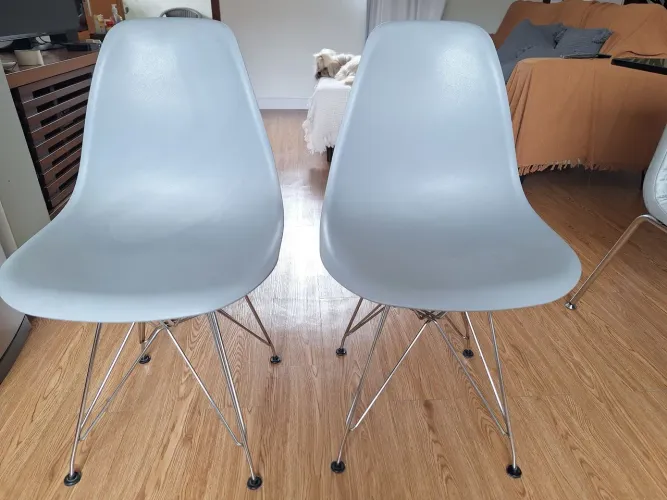 Conjunto 2 cadeiras eiffel pés cromados