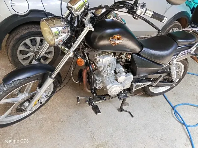 Kansas 150 personalizada. Custom boa e econômica.