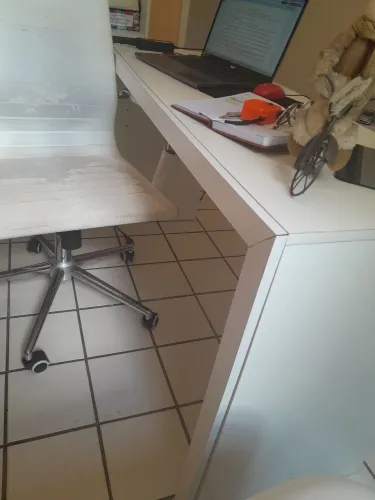 Escrivaninha com defeito, comprimento 127, largura 47, altura 75