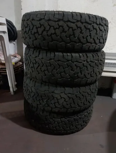 VENDO 4 PNEUS 205/60R15 AT ROADCRUZE RA 1100 COM 70% DE BORRACHA