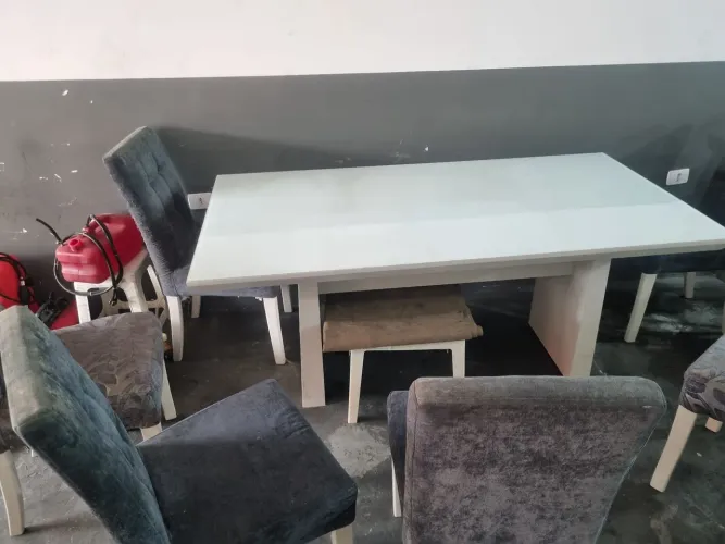 Mesa com.6 cadeiras