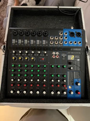  Mesa Yamaha MG12XUK + Case Profissional - Impecável!