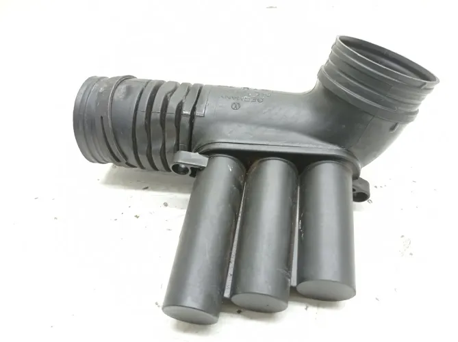 Mangueira Filtro Ar Audi Q3 Tfsi 1.4 2020 / 2021 04e129651c
