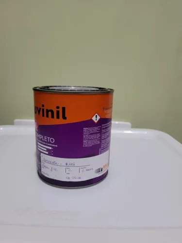 Lata de tinta Suvinil 