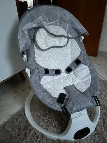 Cadeira que balança sozinha 