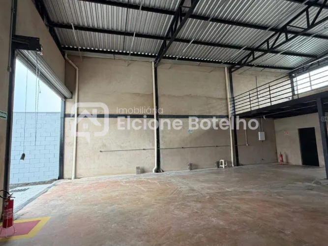 Galpão Comercial para Aluguel no Bairro Novo Mundo, Uberlândia/MG