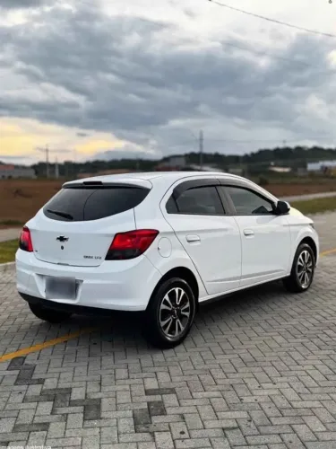 Chevrolet Onix Hatch LT 1.4 8V Flex Power Mec. 4P 2014