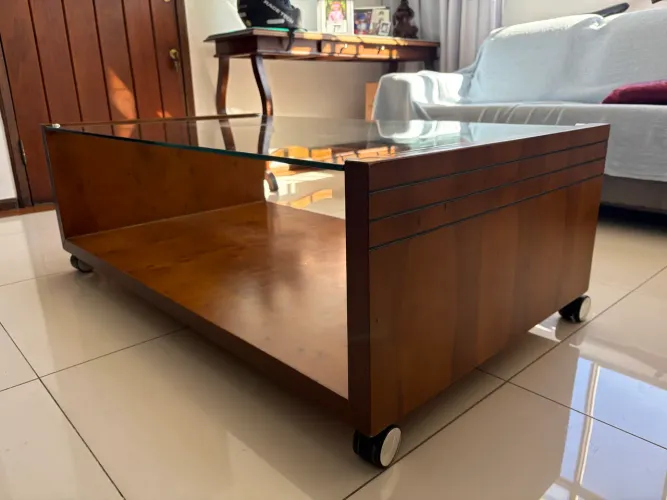 Mesa central madeira tampo vidro temperado