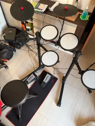 Kit Bateria Eletônica Turbo Max Alesis c/ 7 peças e 110 timbres