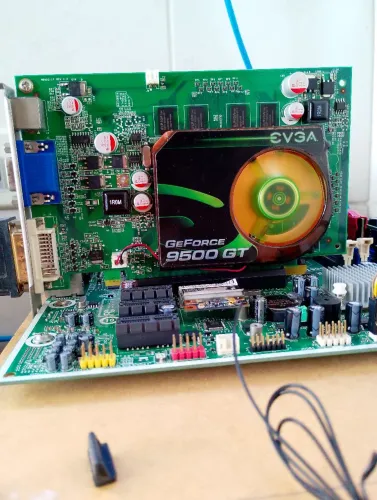 Placa de vídeo - EVGA - NVIDIA GeForce 9500 GT