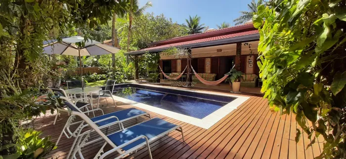 Casa em condomínio, locação de temporada e anual, piscina, a 150 metros do mar, na Praia d