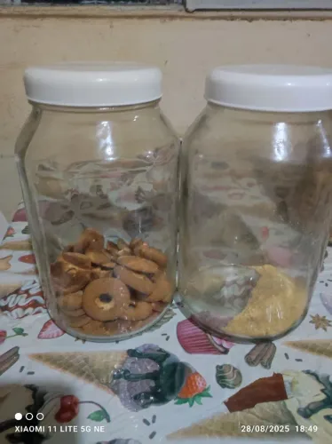 Potes de conserva três litros com tampa de plástico 8 cada um tenho 20 litros de disp.