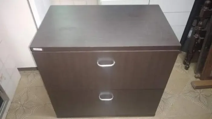 Armário baixo para pasta suspensa.