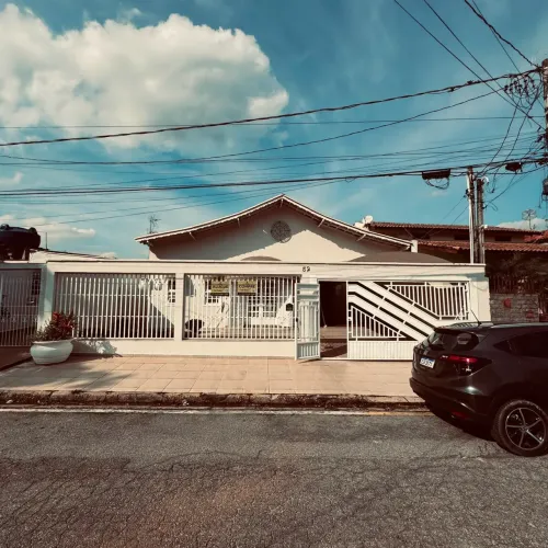 Casa Térrea em Bairro Tradicional de São Roque!
