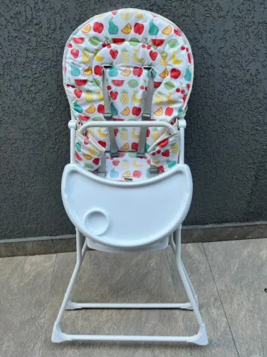 Cadeira de alimentação para criança.