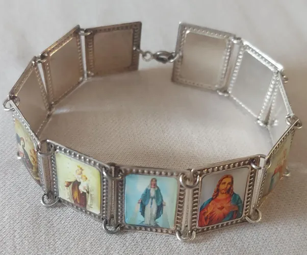 Pulseira Religiosa Feminina com Imagens de Santos Delicada
