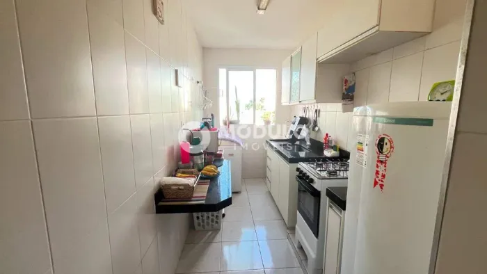 Apartamento mobiliado disponível para locação no bairro Santa Mônica.