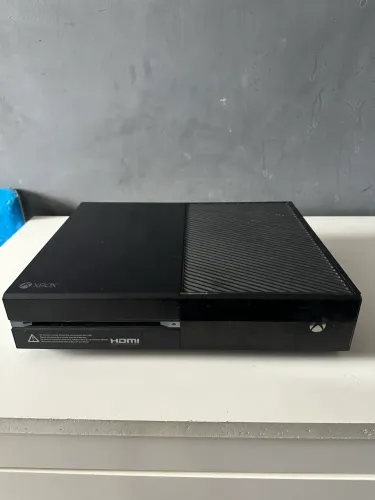 ? Xbox One em perfeito estado! ? 2 controles ? 6 jogos