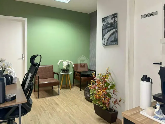 SALA COMERCIAL DE ALTO PADRÃO EM SANTA LÚCIA | 60m² | 2 VAGAS | PRONTA PARA USO
