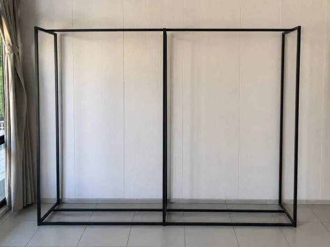 4 Araras de Ferro para loja 2,40×1,80 cada/ R$500 cada unidade.