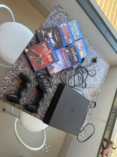 PlayStation 4 Slim 1TB