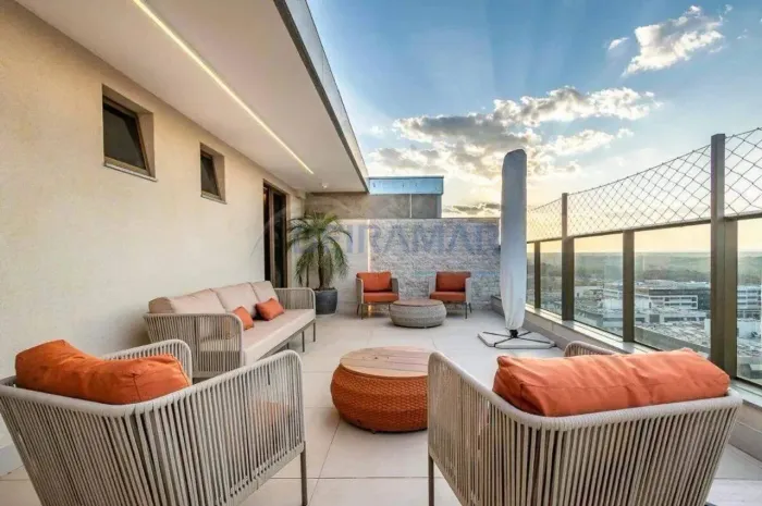 Cobertura 4 Suítes, 309m², Vazado, Lazer Privativo 4 Vagas de Garagem à Venda no Edifício
